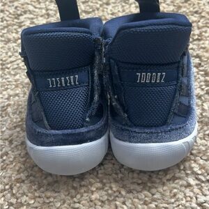 Jordan 11 navy 1C shoes